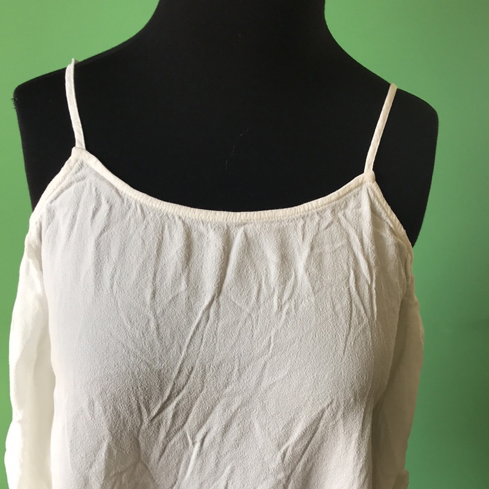 🤍🤍Express Cold Shoulder Top🤍🤍 - Picture 3 of 10